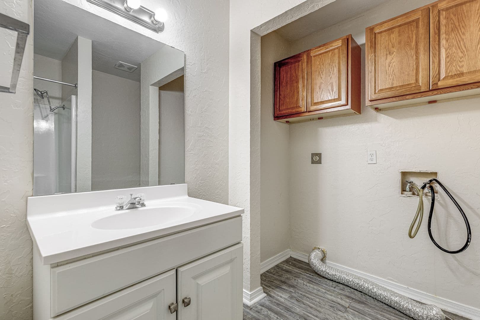 Large Renovated 2Bed 2Bath Apartment 20 of 37