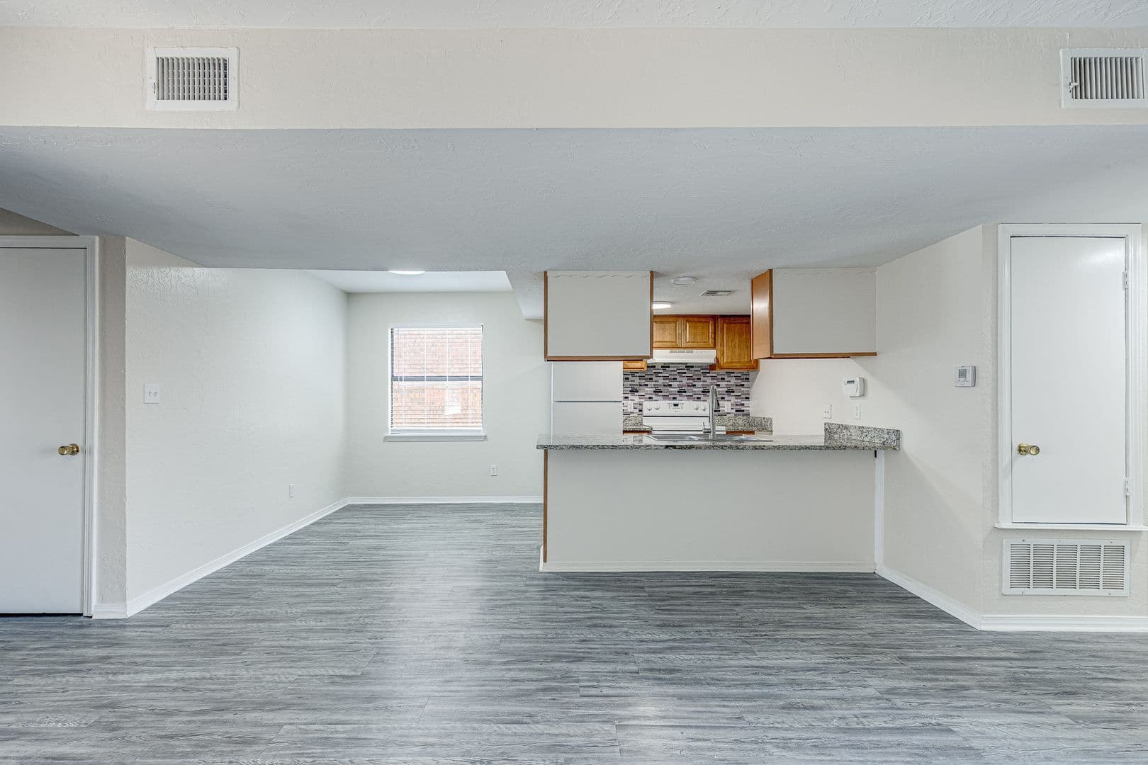 Large Renovated 2Bed 2Bath Apartment 10 of 37