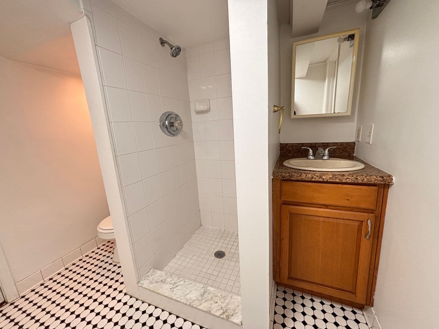111A Cedar St (downstairs) - City of St Augustine - UTILITIES SPLIT 50/50 17 of 20