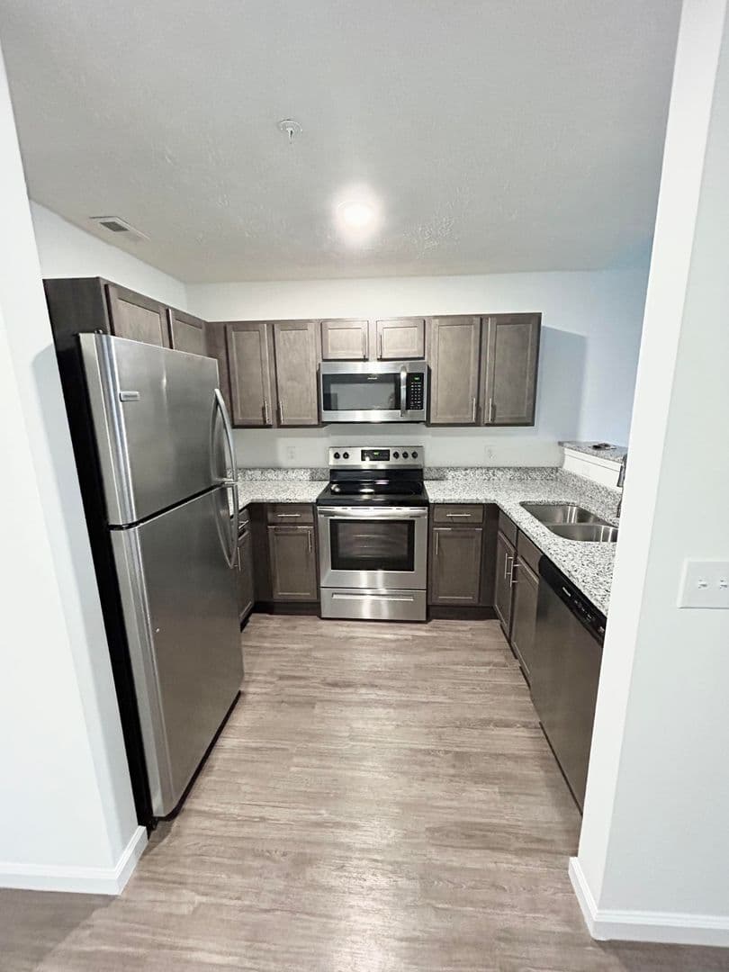 Sagamore Winds Apartments 3 of 12