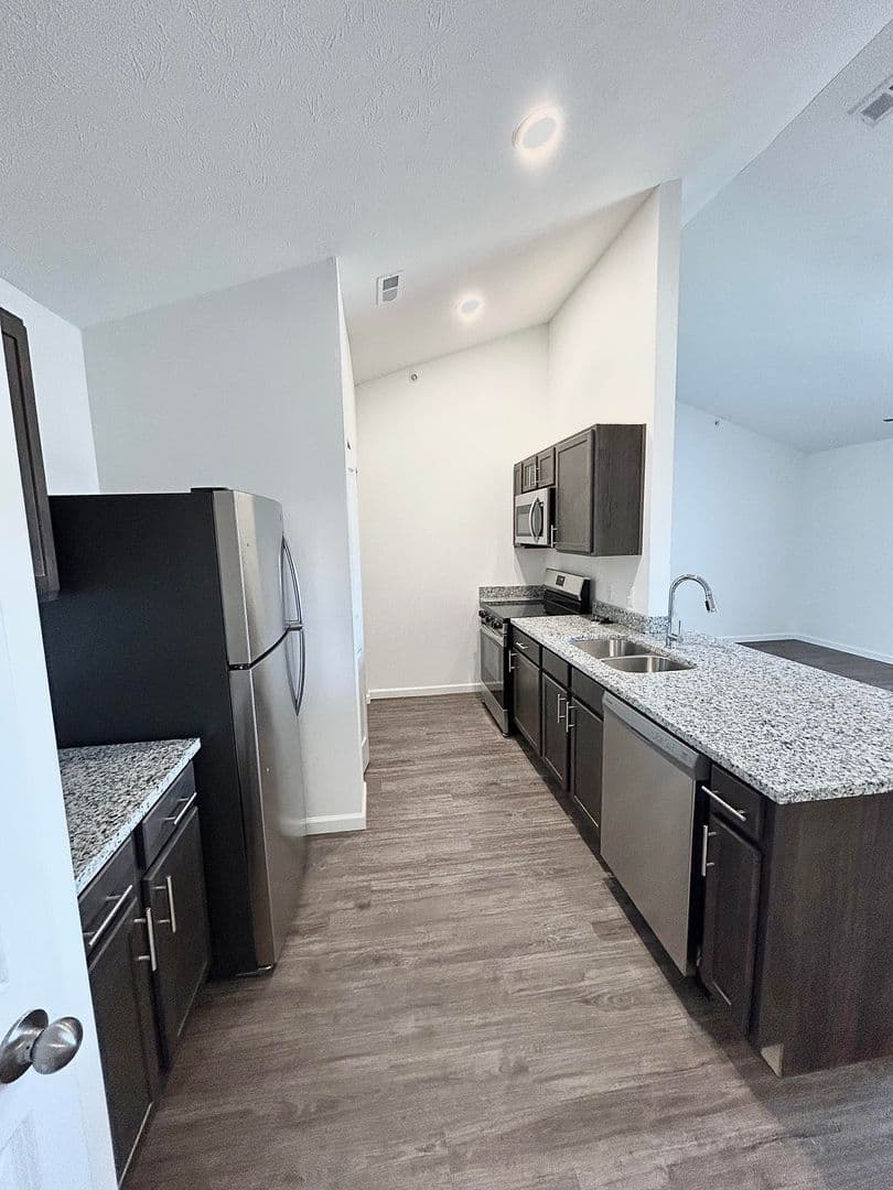 Sagamore Winds Apartments 3 of 14