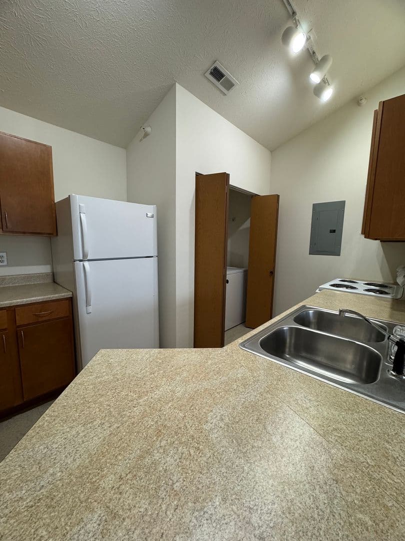 Southern Winds Apartments 5 of 8