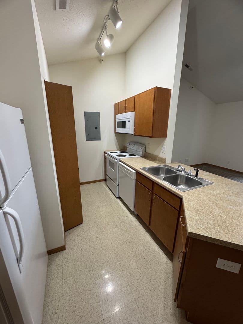 Southern Winds Apartments 3 of 8