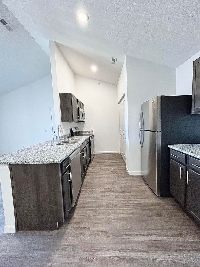 Sagamore Winds Apartments 4 of 13