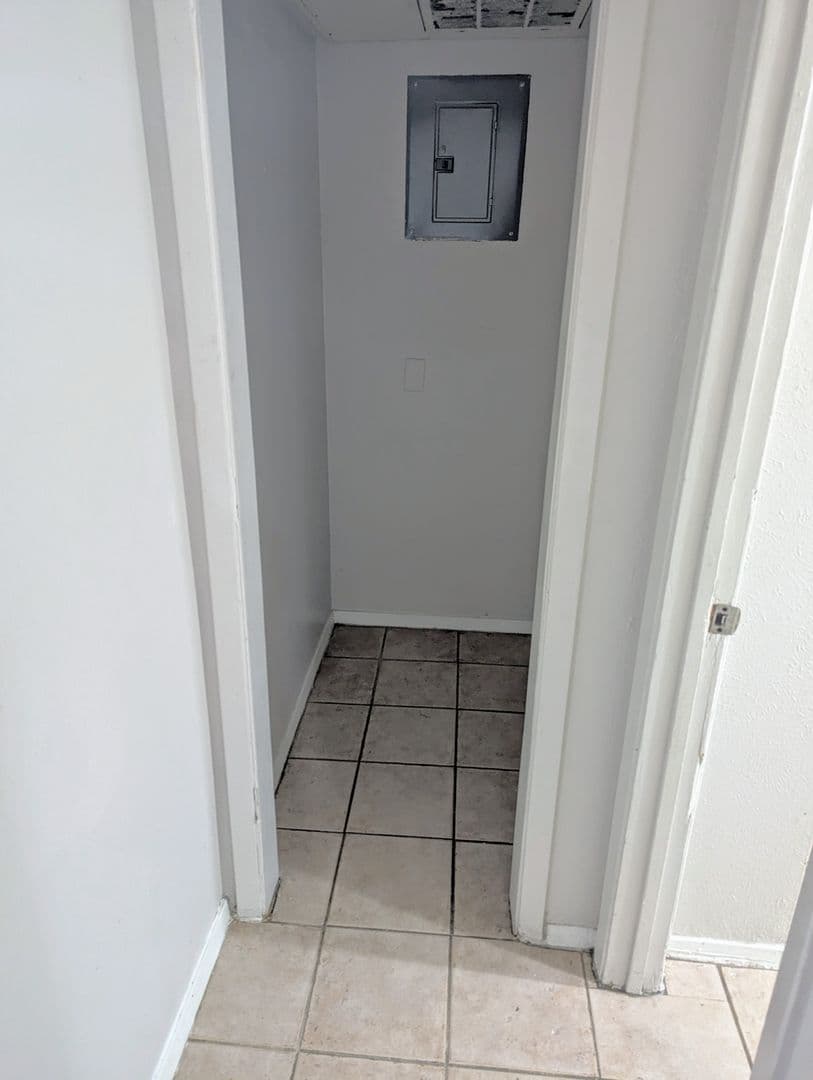 1 Bed 1 Bath ALL BILLS PAID 11 of 12