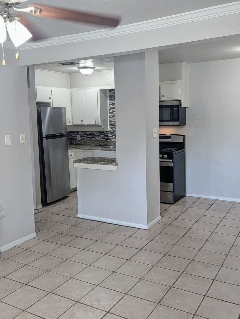 1 Bed 1 Bath ALL BILLS PAID 9 of 12
