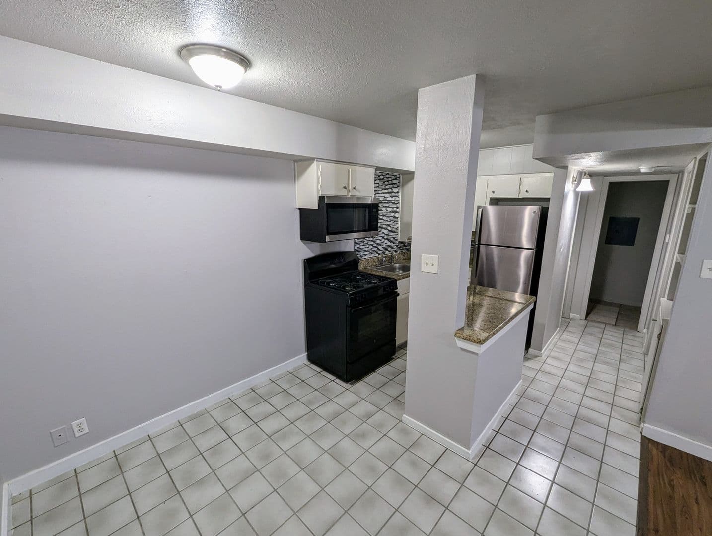 1 Bed 1 Bath ALL BILLS PAID 11 of 13