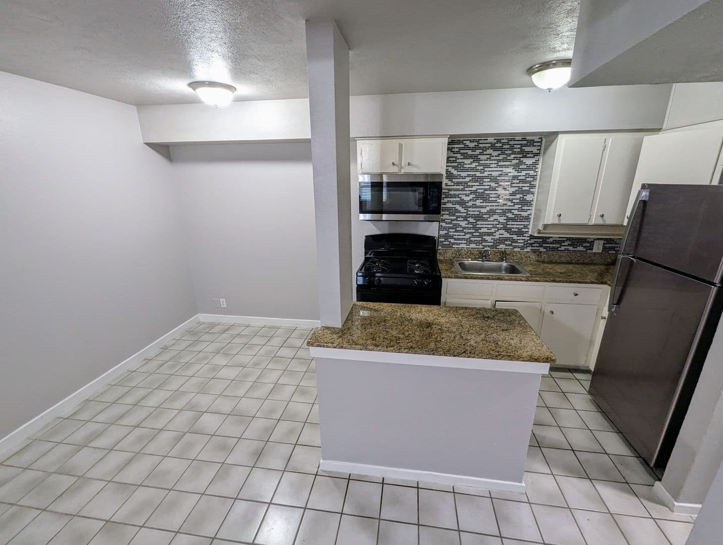 1 Bed 1 Bath ALL BILLS PAID 7 of 13