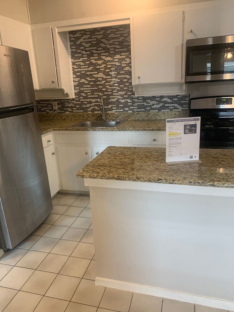 Renovated 2 Bed 1 Bath near UNT 12 of 16