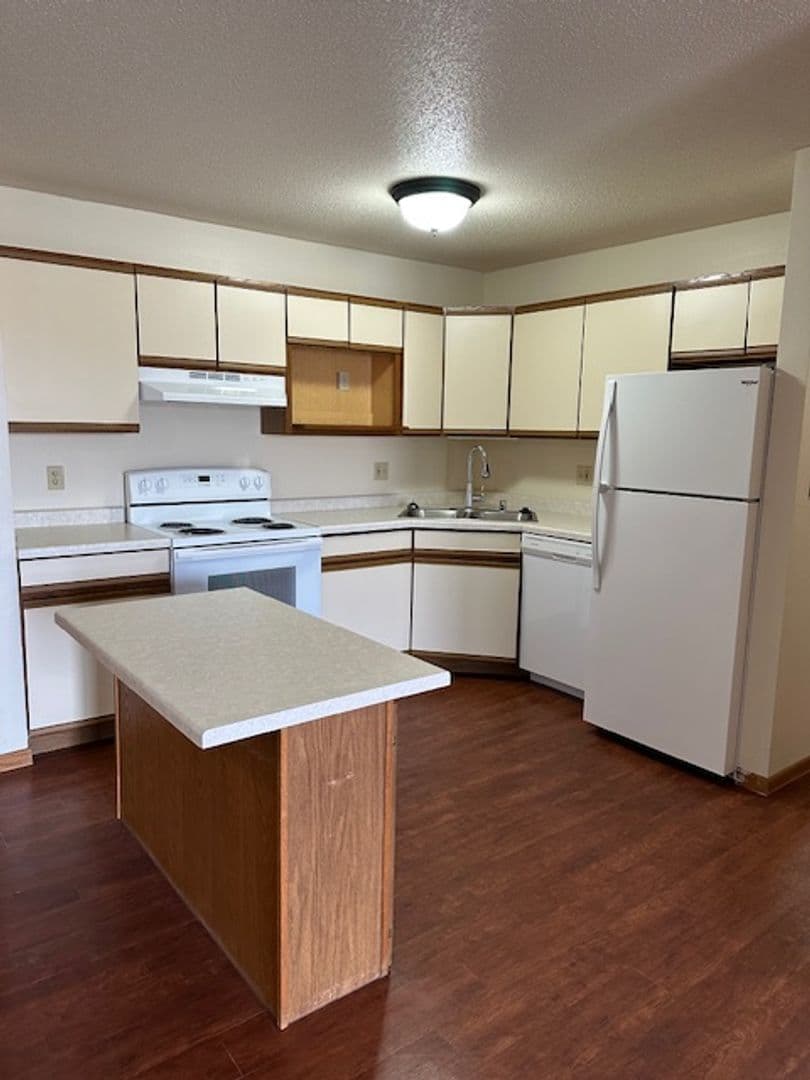 Rivers Edge of La Crosse LLC 1 of 16