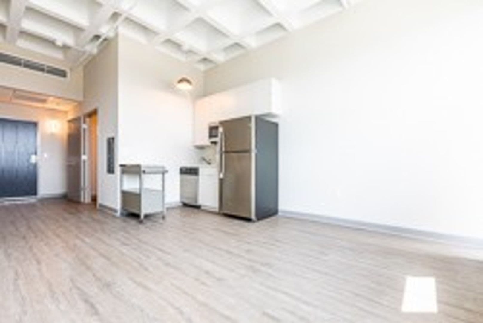 735 W. Wisconsin Ave 7 of 8