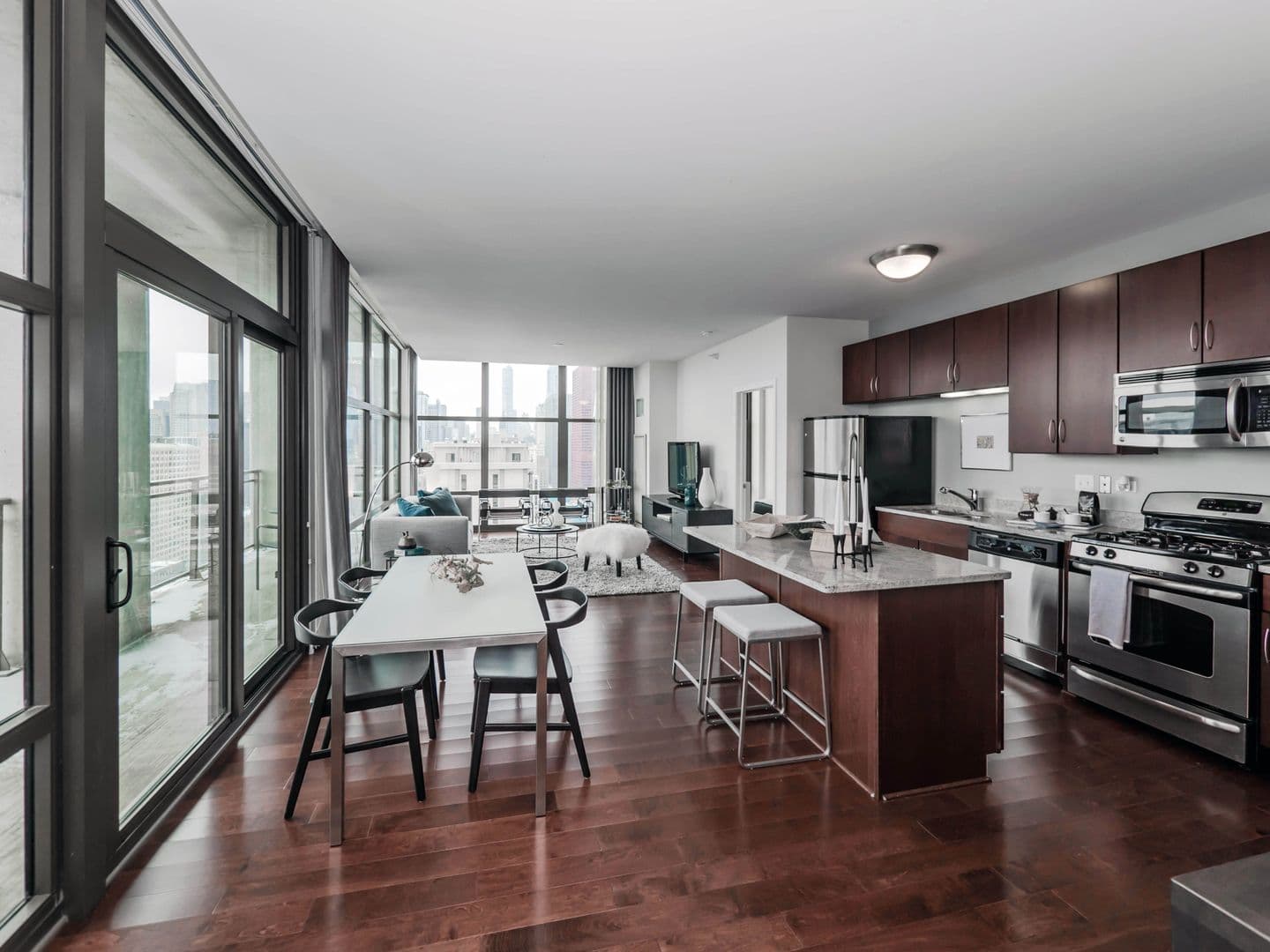 Astoria Apartments 5 of 28