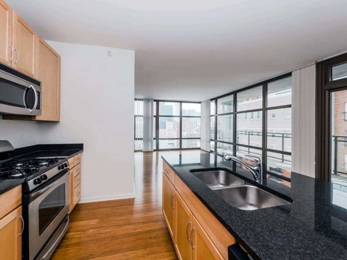 Astoria Apartments 23 of 28
