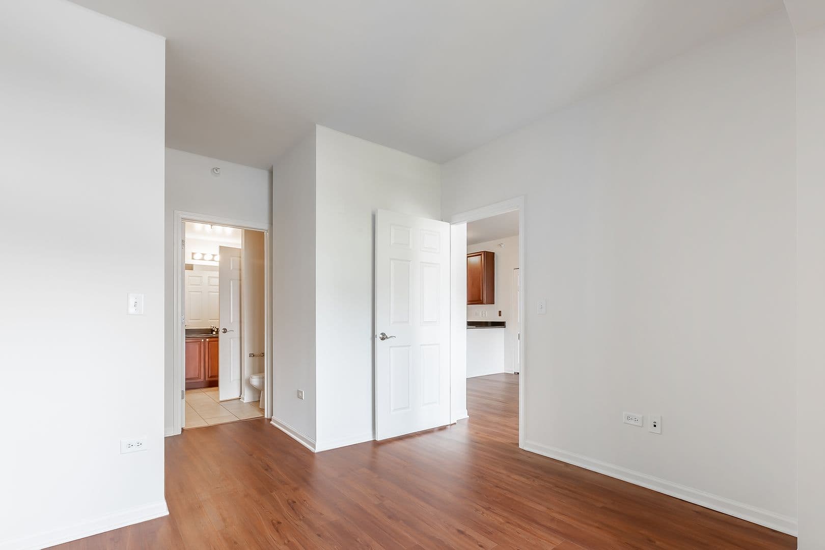 Astoria Apartments 23 of 30