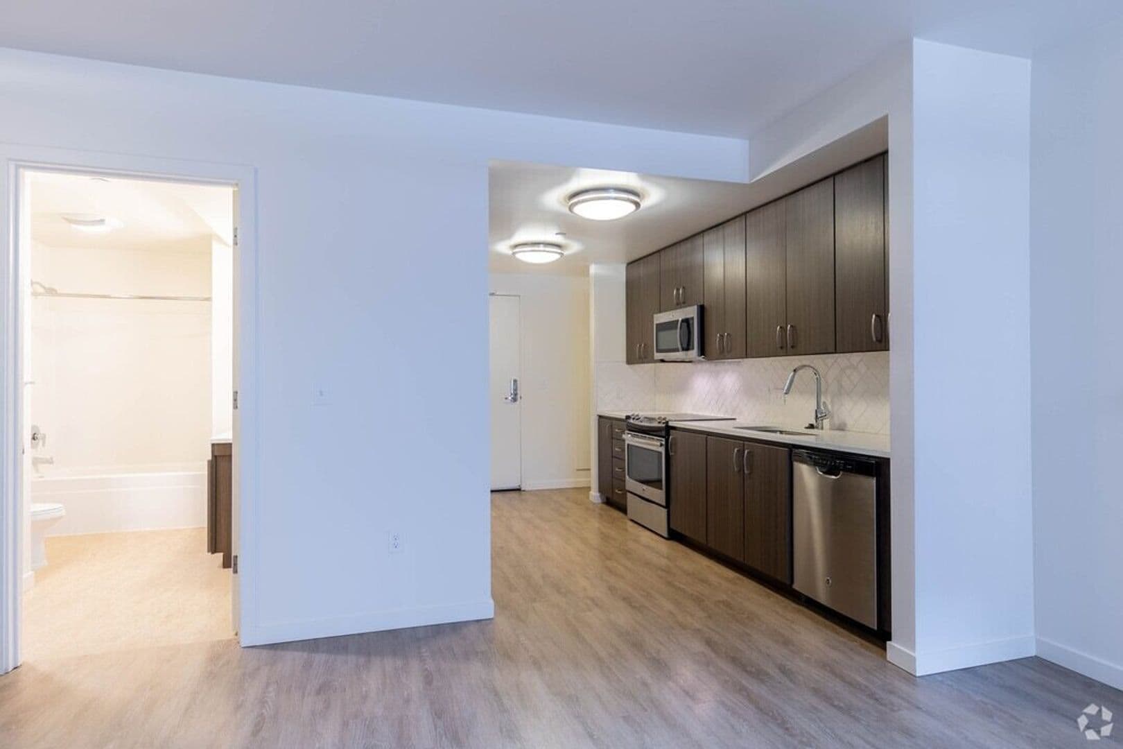 11 Marché Apartments 2 of 7