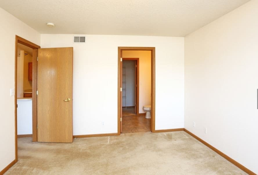 Crown Pointe Apartments 5 of 14