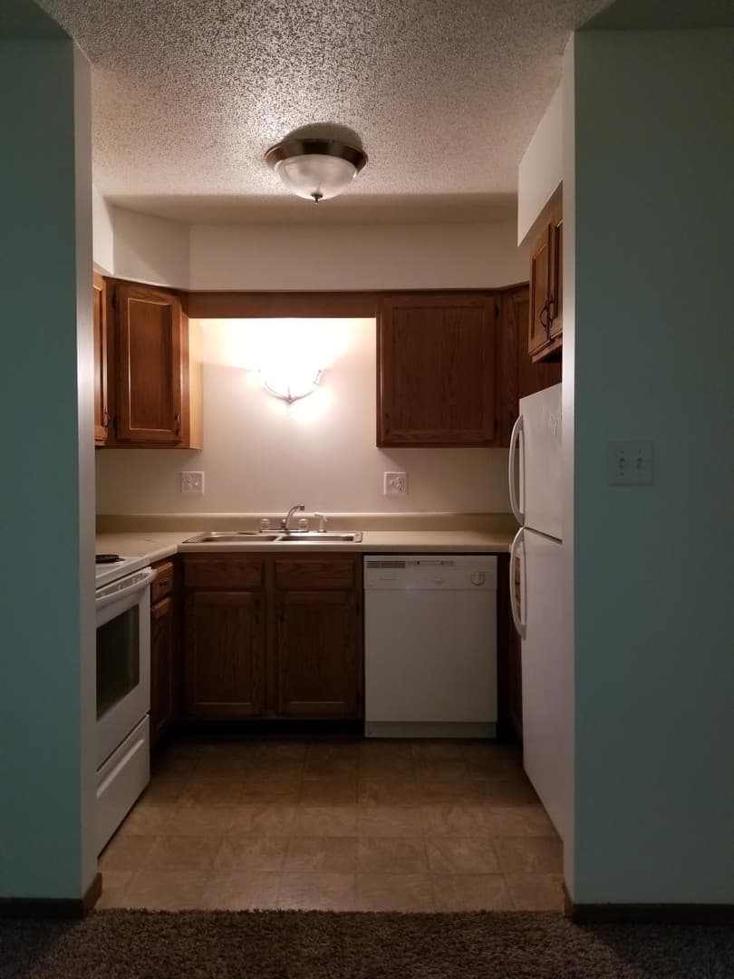 Oak Creek Chateau Apartments 2 of 8