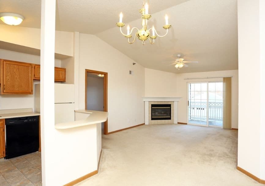 Crown Pointe Apartments 12 of 14