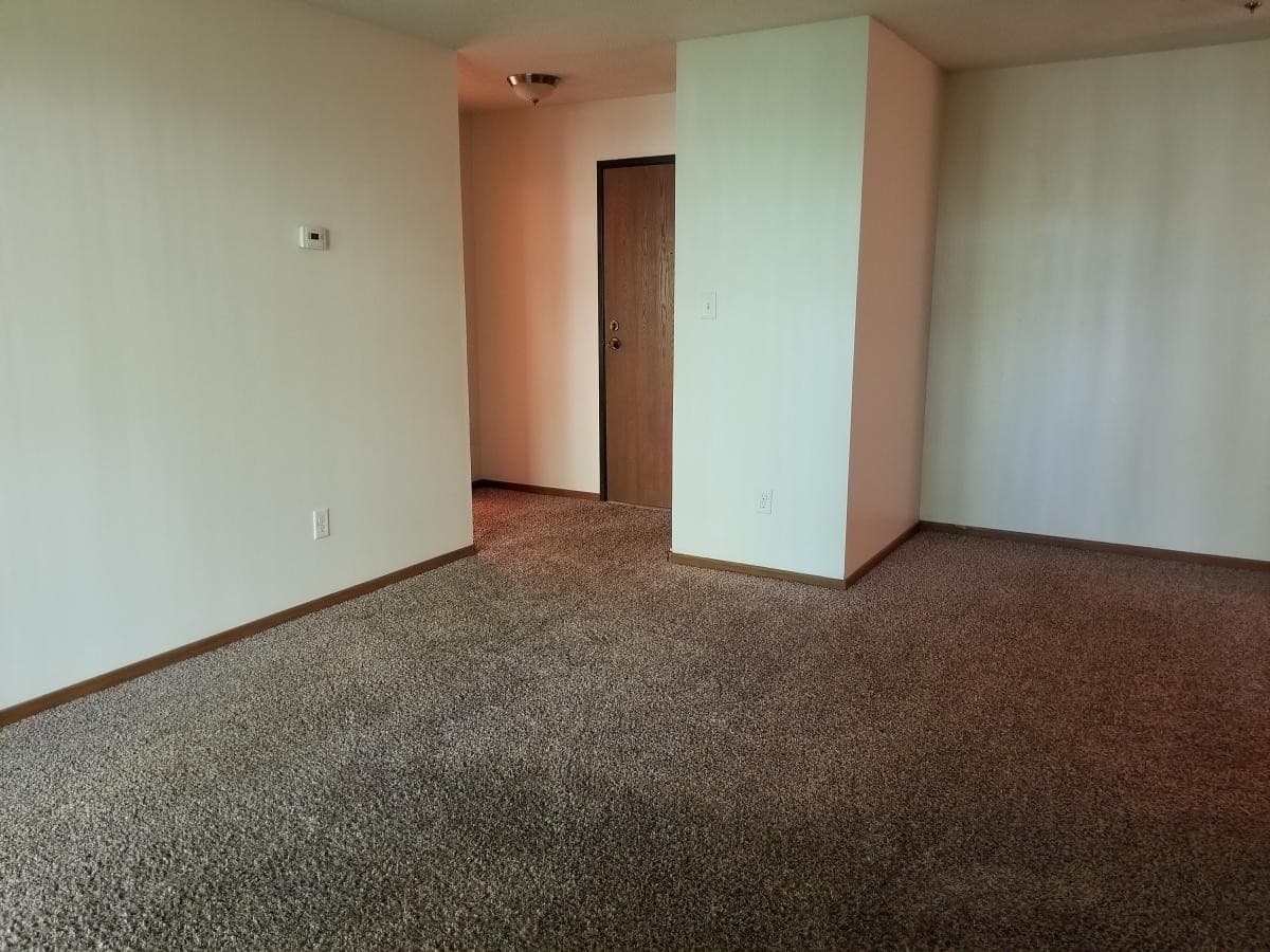 Oak Creek Chateau Apartments 4 of 8