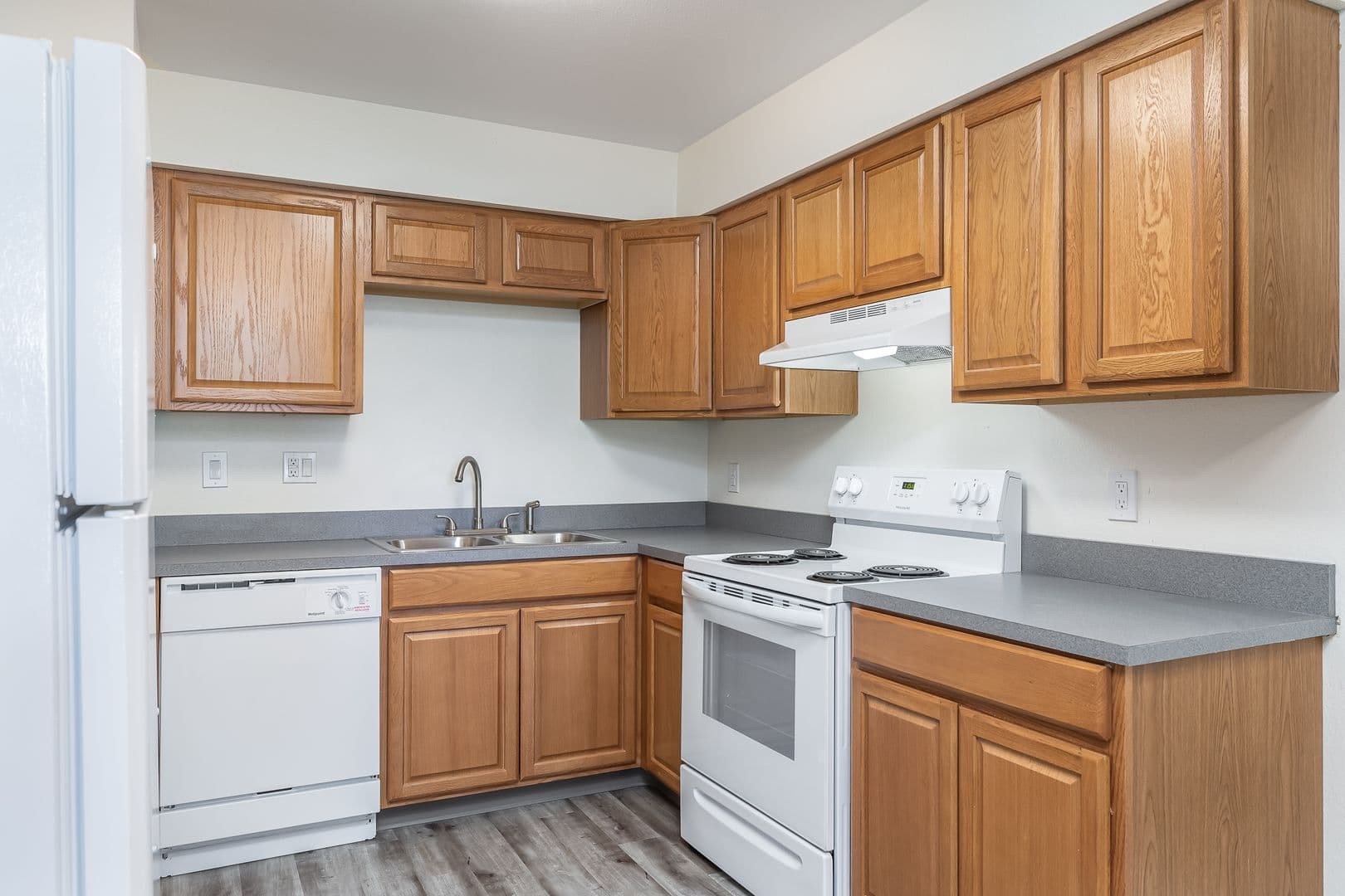 Hood Manor Apartments 7 of 18