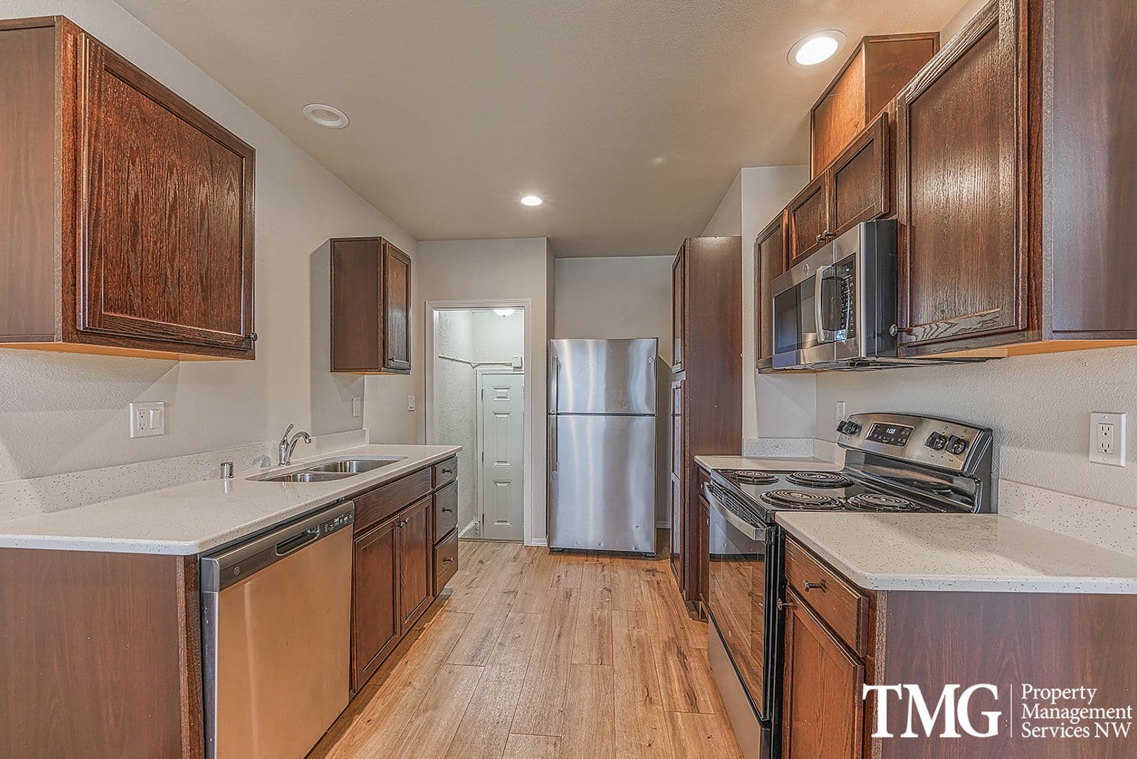 1 MONTH FREE ON A 12 MONTH LEASE! AFFORDABLE 3 BEDROOM, FULLY REMODELED! 7 of 25
