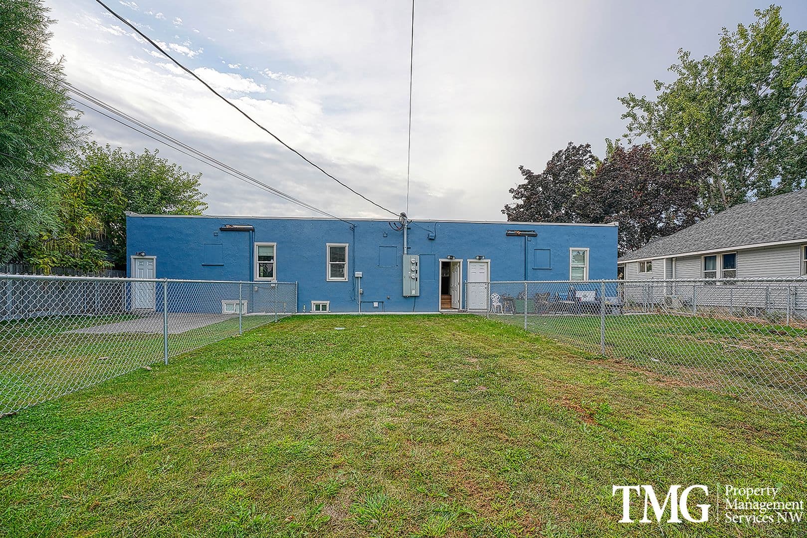 1 MONTH FREE ON A 12 MONTH LEASE! AFFORDABLE 3 BEDROOM, FULLY REMODELED! 23 of 25