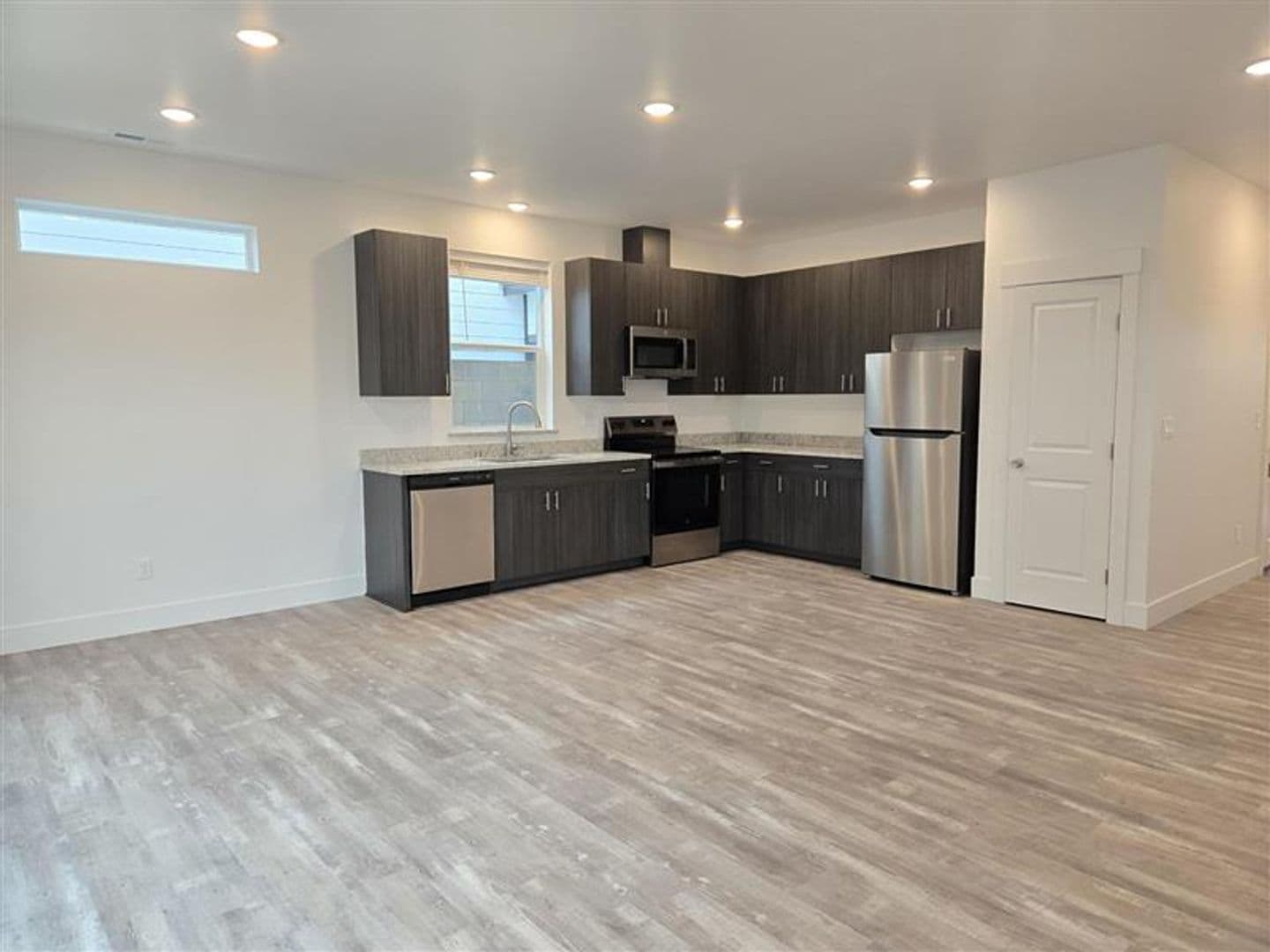 1 month FREE! BRAND NEW Townhome in the Desirable Southridge Area! 7 of 29