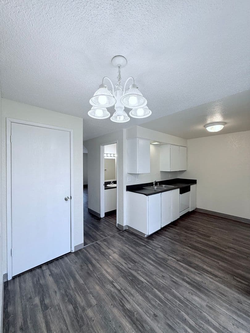 Amberbrook Townhomes 8 of 12