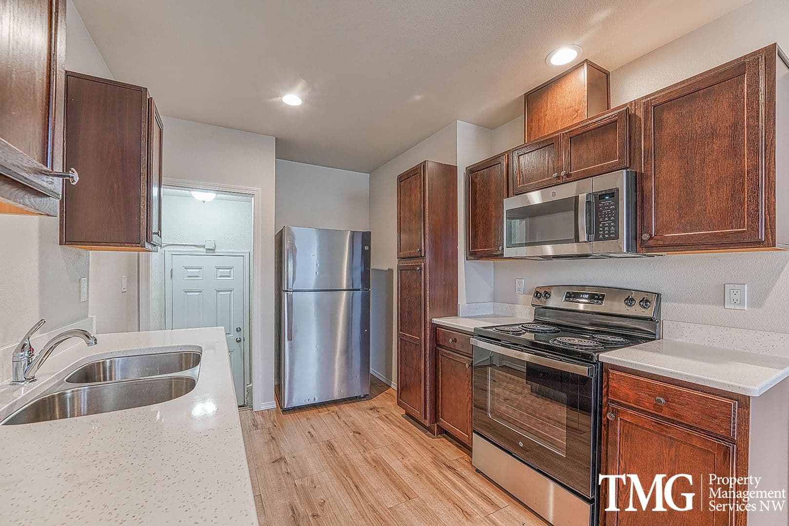 1 MONTH FREE ON A 12 MONTH LEASE! AFFORDABLE 3 BEDROOM, FULLY REMODELED! 8 of 25