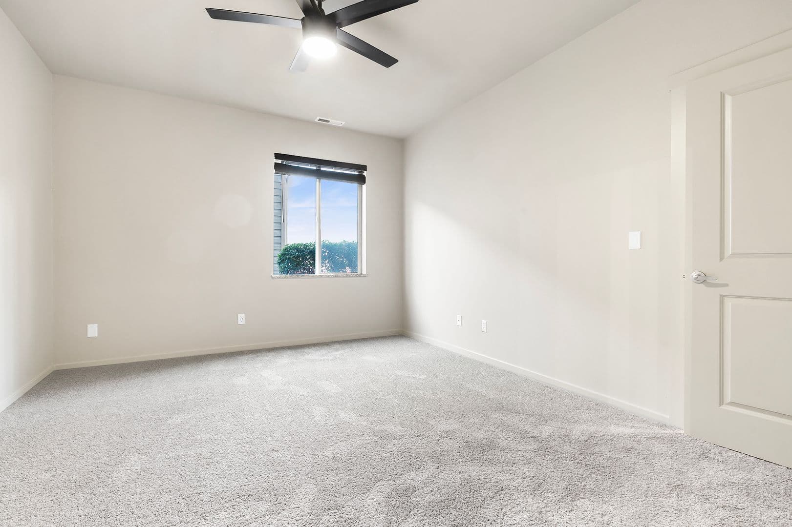 One Lake Place (OLP) 4 of 14