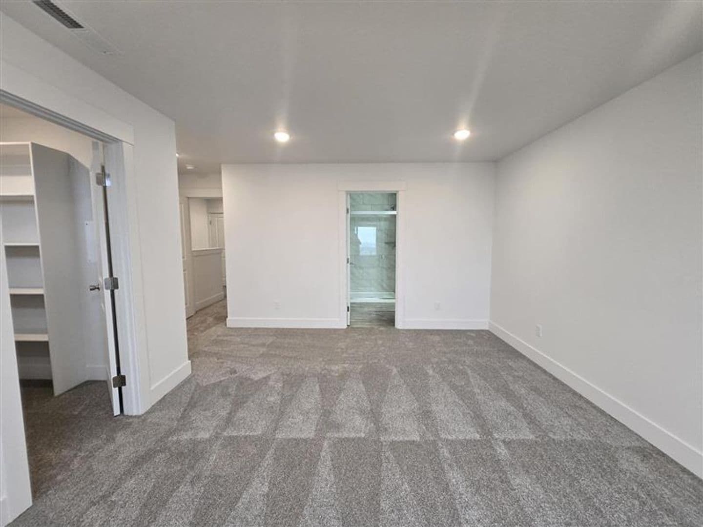 1 month FREE! BRAND NEW Townhome in the Desirable Southridge Area! 15 of 29