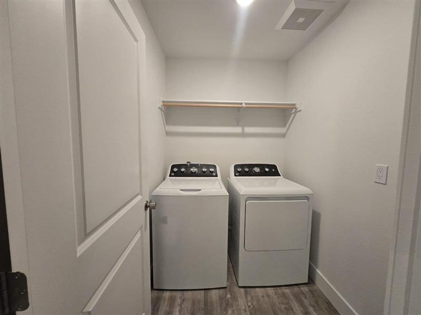 1 month FREE! BRAND NEW Townhome in the Desirable Southridge Area! 22 of 29