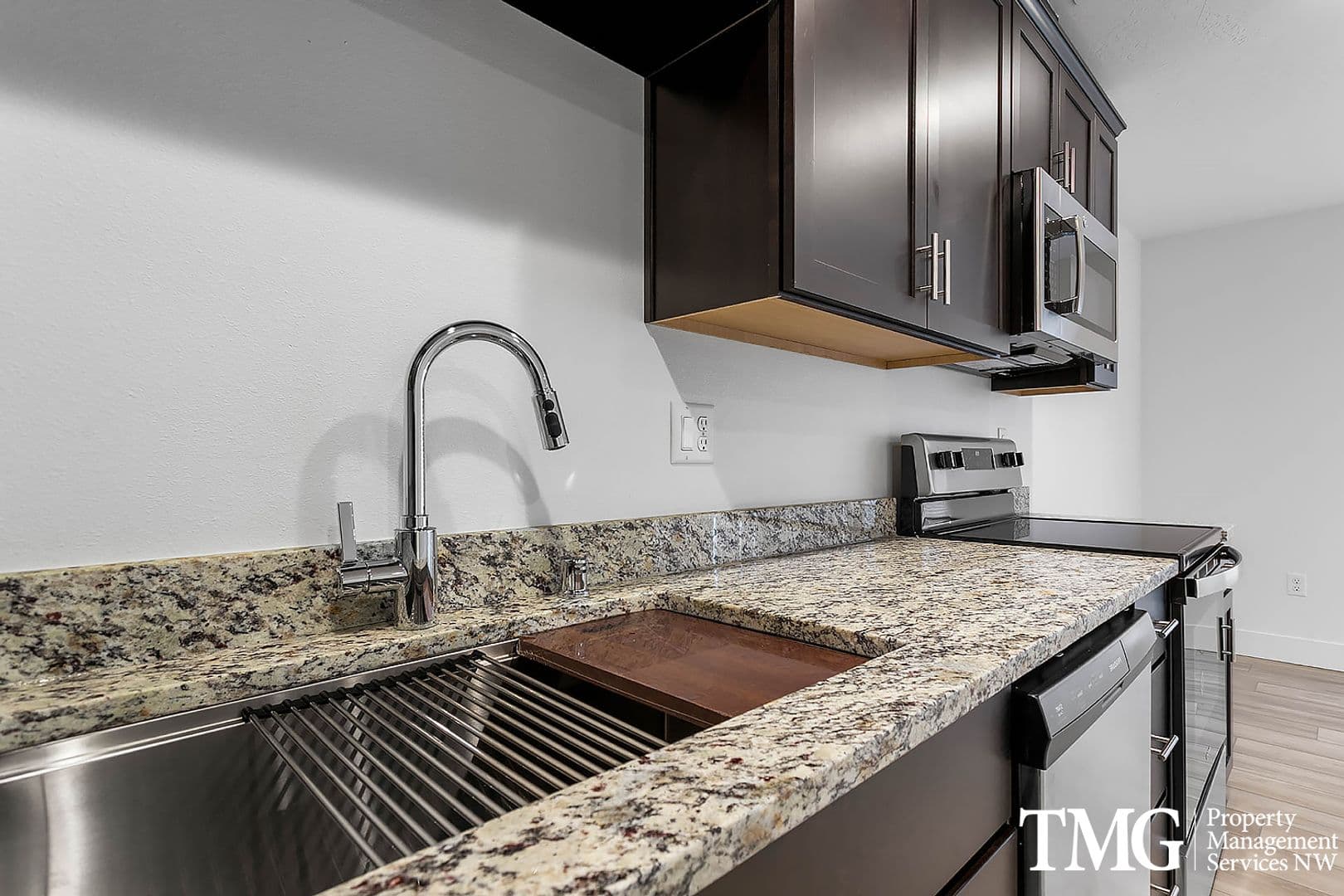 1 MONTH FREE ON A 12 MONTH LEASE! 40 of 59
