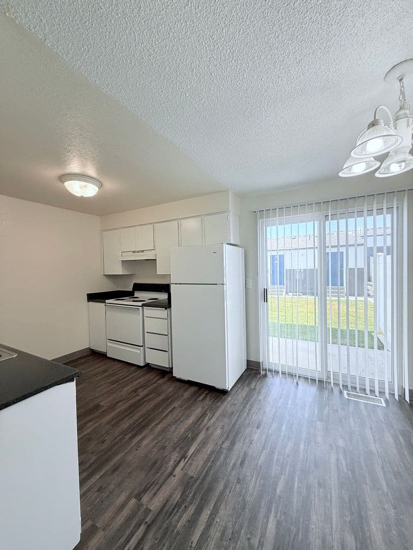 Amberbrook Townhomes 9 of 12