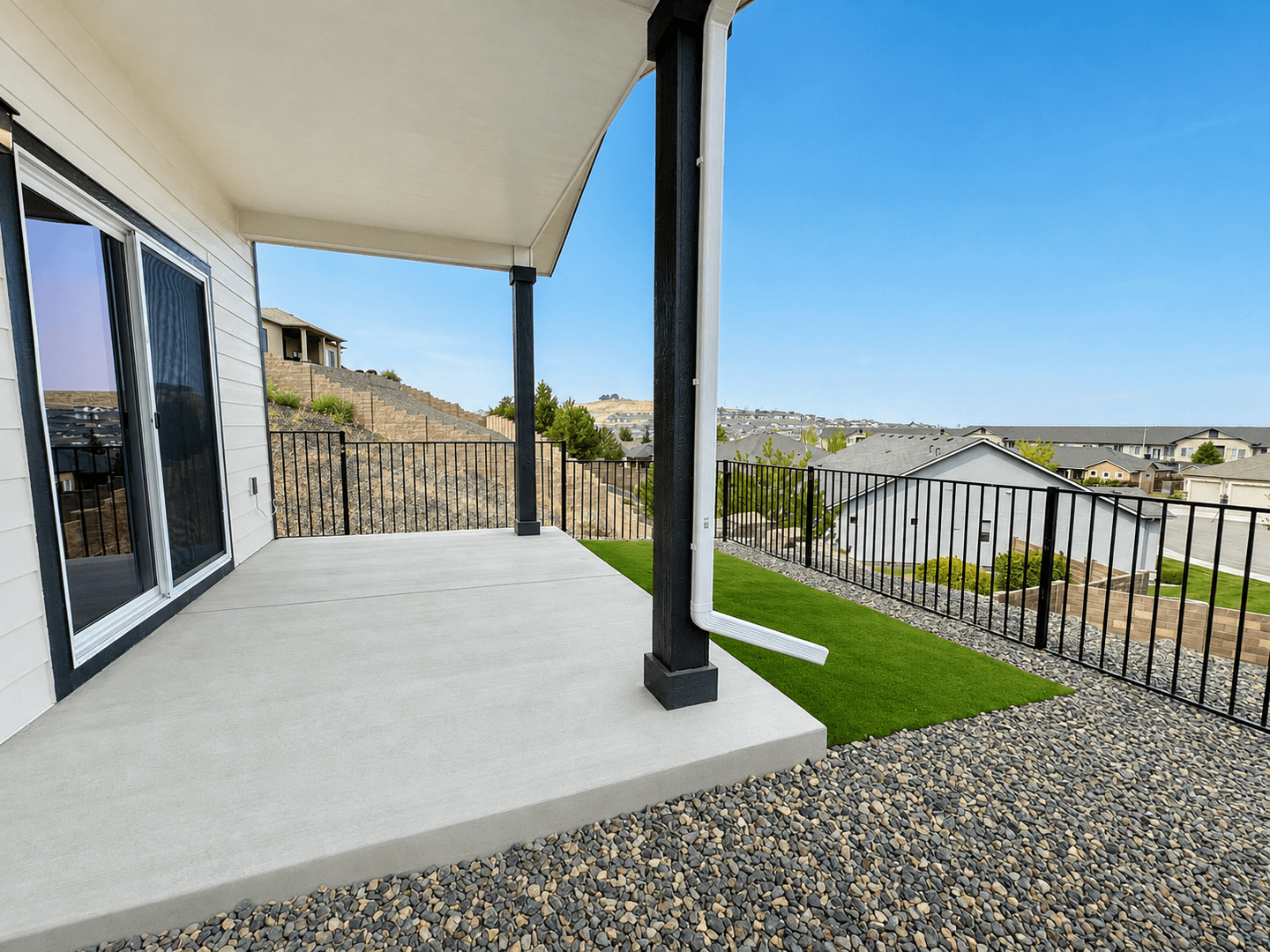 1 month FREE! BRAND NEW Townhome in the Desirable Southridge Area! 28 of 29
