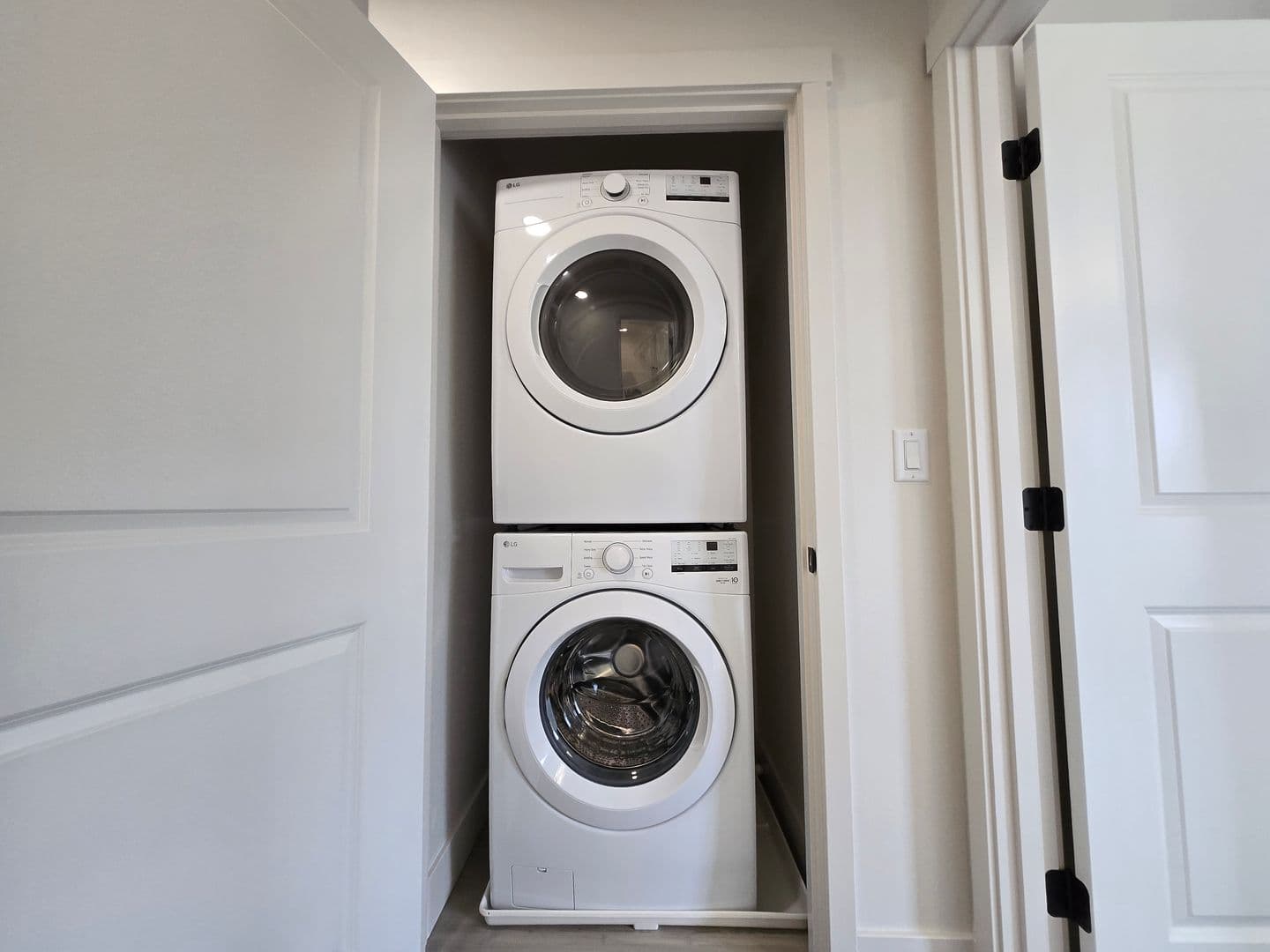 $1,000 OFF FIRST MONTH'S RENT!! 7 of 16