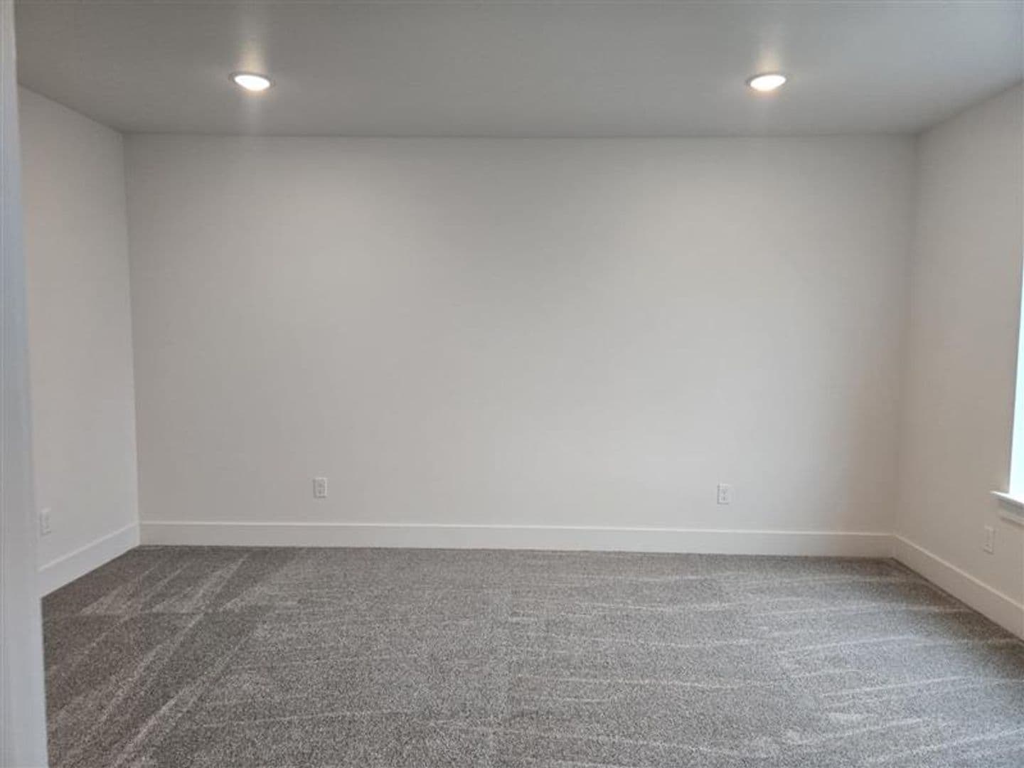 1 month FREE! BRAND NEW Townhome in the Desirable Southridge Area! 18 of 29