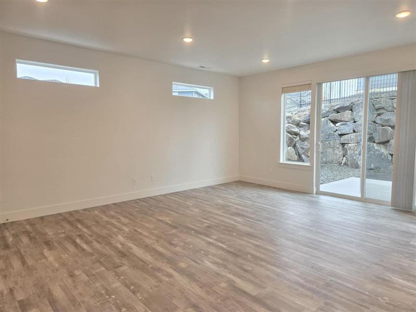 1 month FREE! BRAND NEW Townhome in the Desirable Southridge Area! 5 of 29
