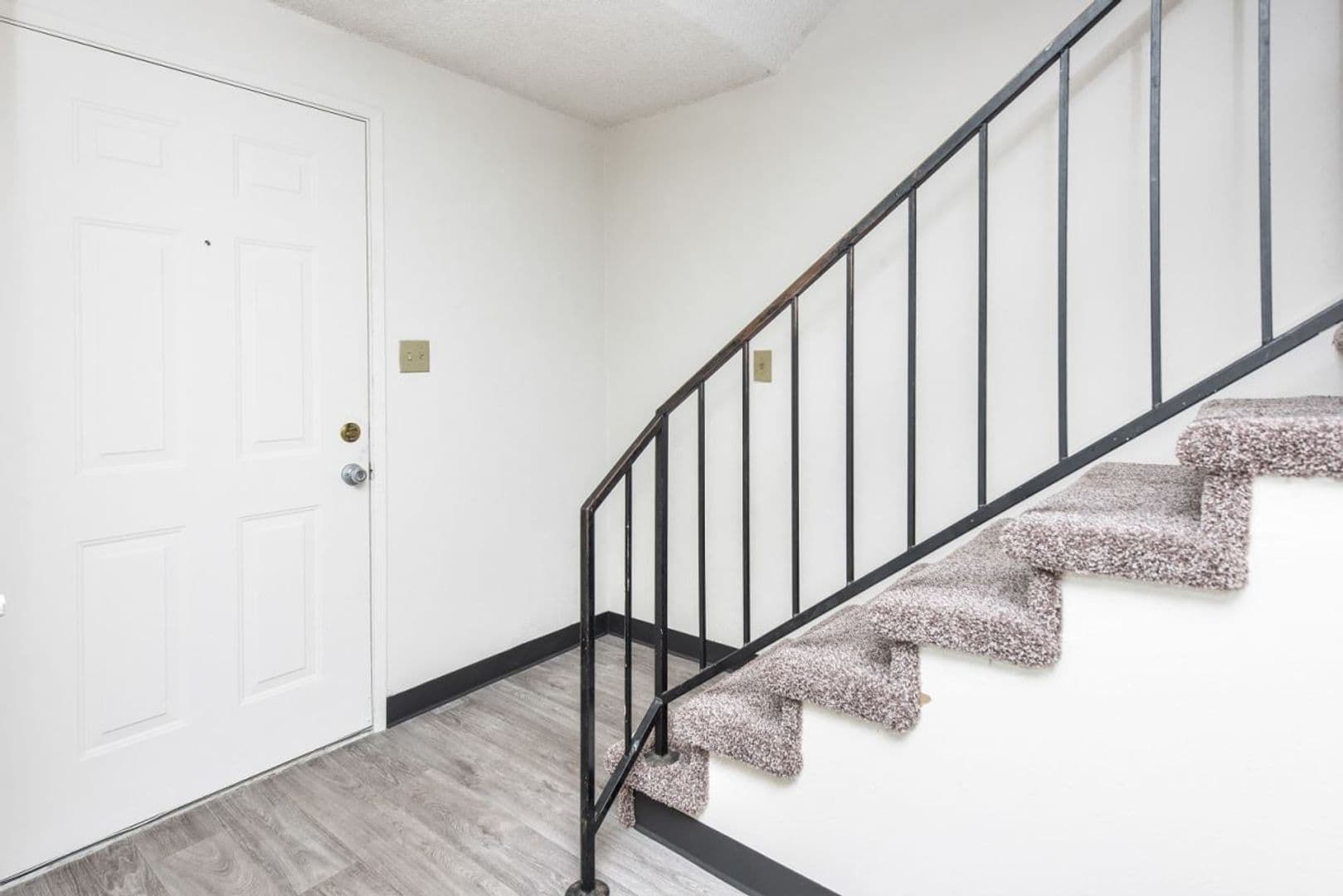 Wellington Court Townhomes 6 of 9