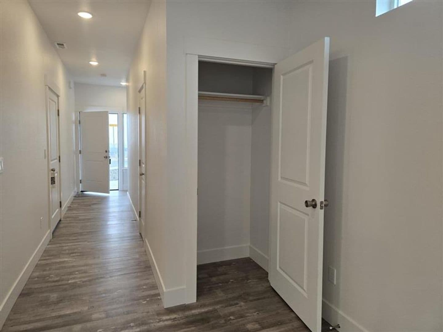 1 month FREE! BRAND NEW Townhome in the Desirable Southridge Area! 12 of 29