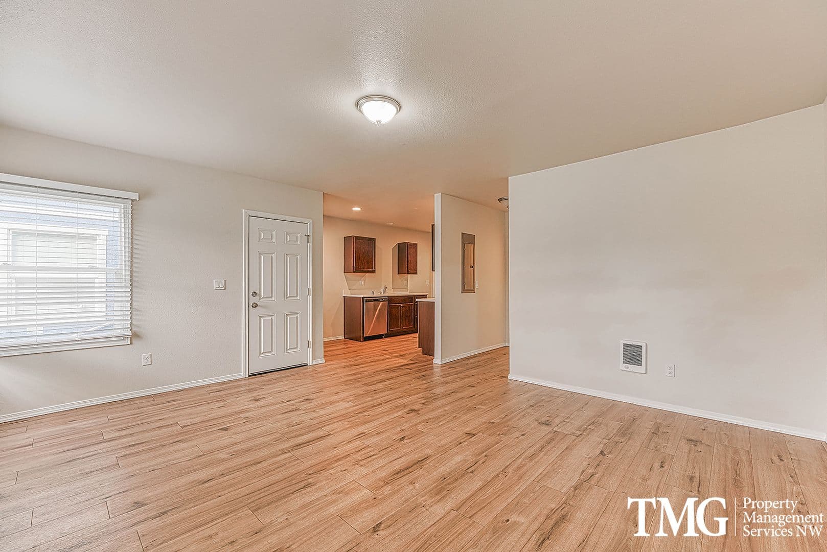 1 MONTH FREE ON A 12 MONTH LEASE! AFFORDABLE 3 BEDROOM, FULLY REMODELED! 3 of 25