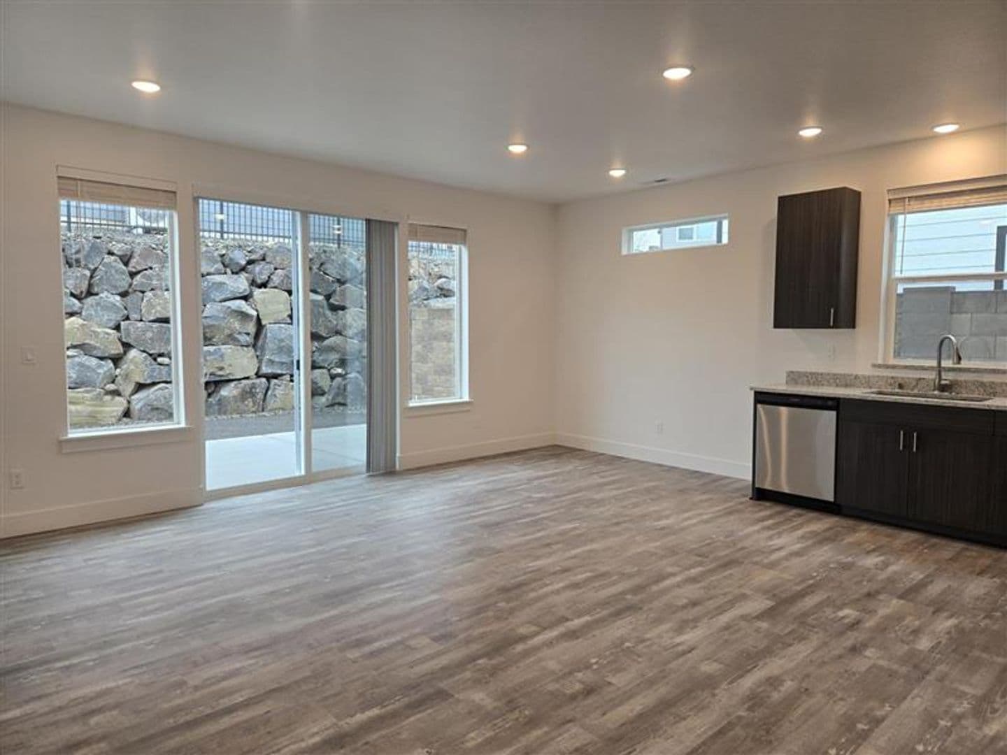 1 month FREE! BRAND NEW Townhome in the Desirable Southridge Area! 11 of 29