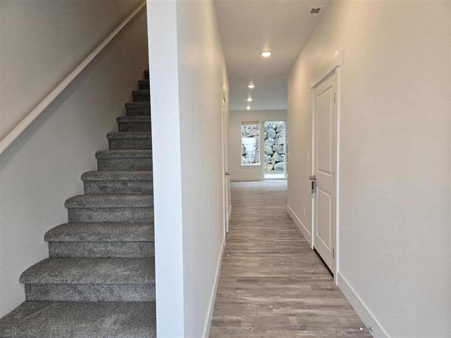 1 month FREE! BRAND NEW Townhome in the Desirable Southridge Area! 3 of 29