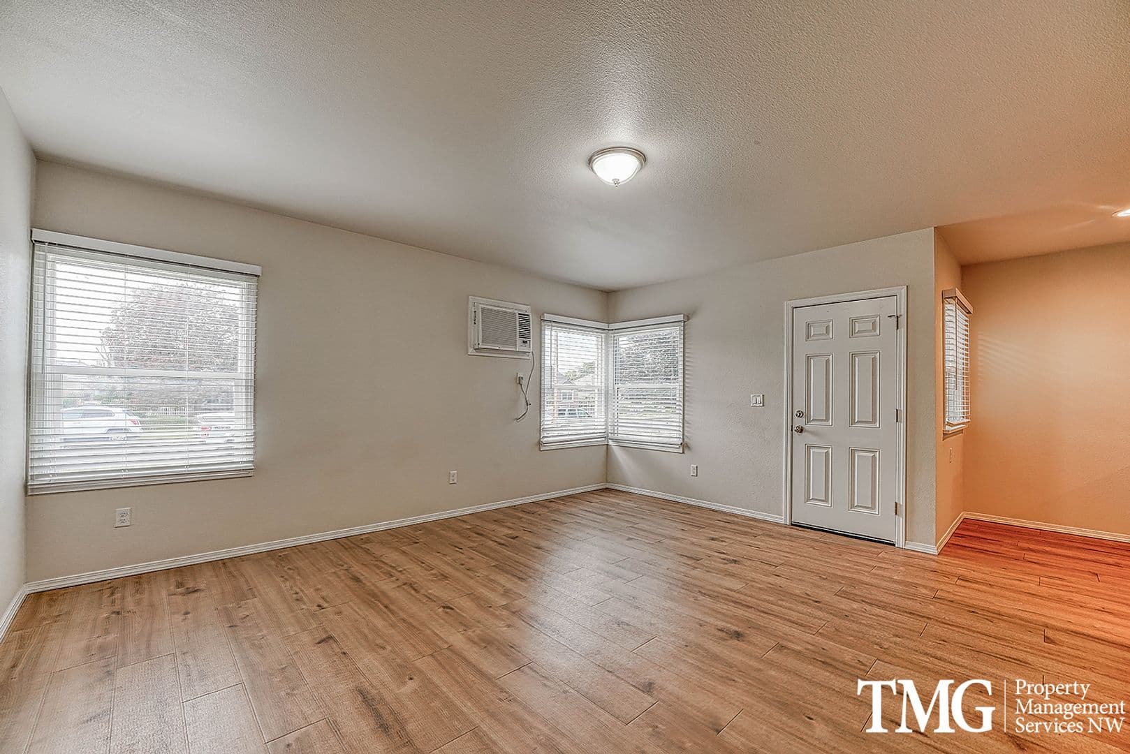 1 MONTH FREE ON A 12 MONTH LEASE! AFFORDABLE 3 BEDROOM, FULLY REMODELED! 5 of 25