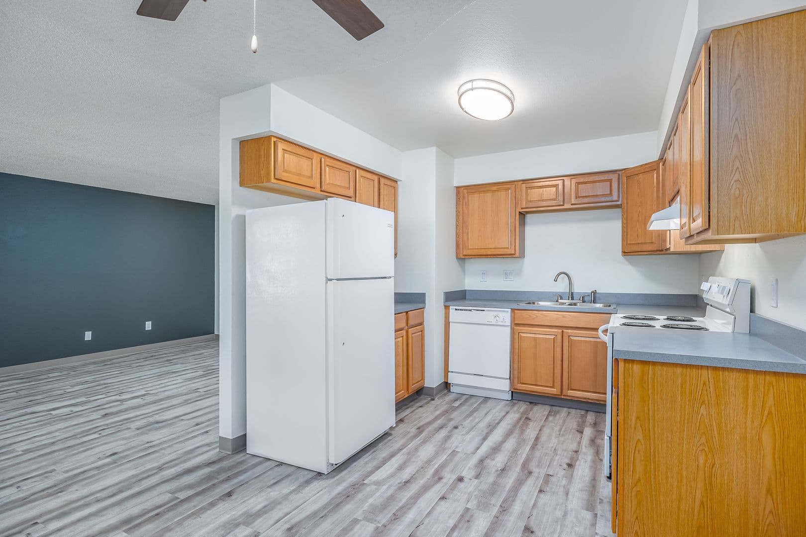 Hood Manor Apartments 5 of 20