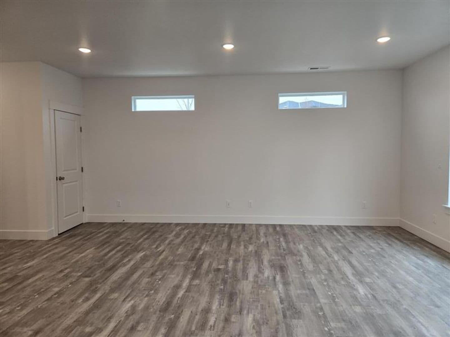 1 month FREE! BRAND NEW Townhome in the Desirable Southridge Area! 4 of 29