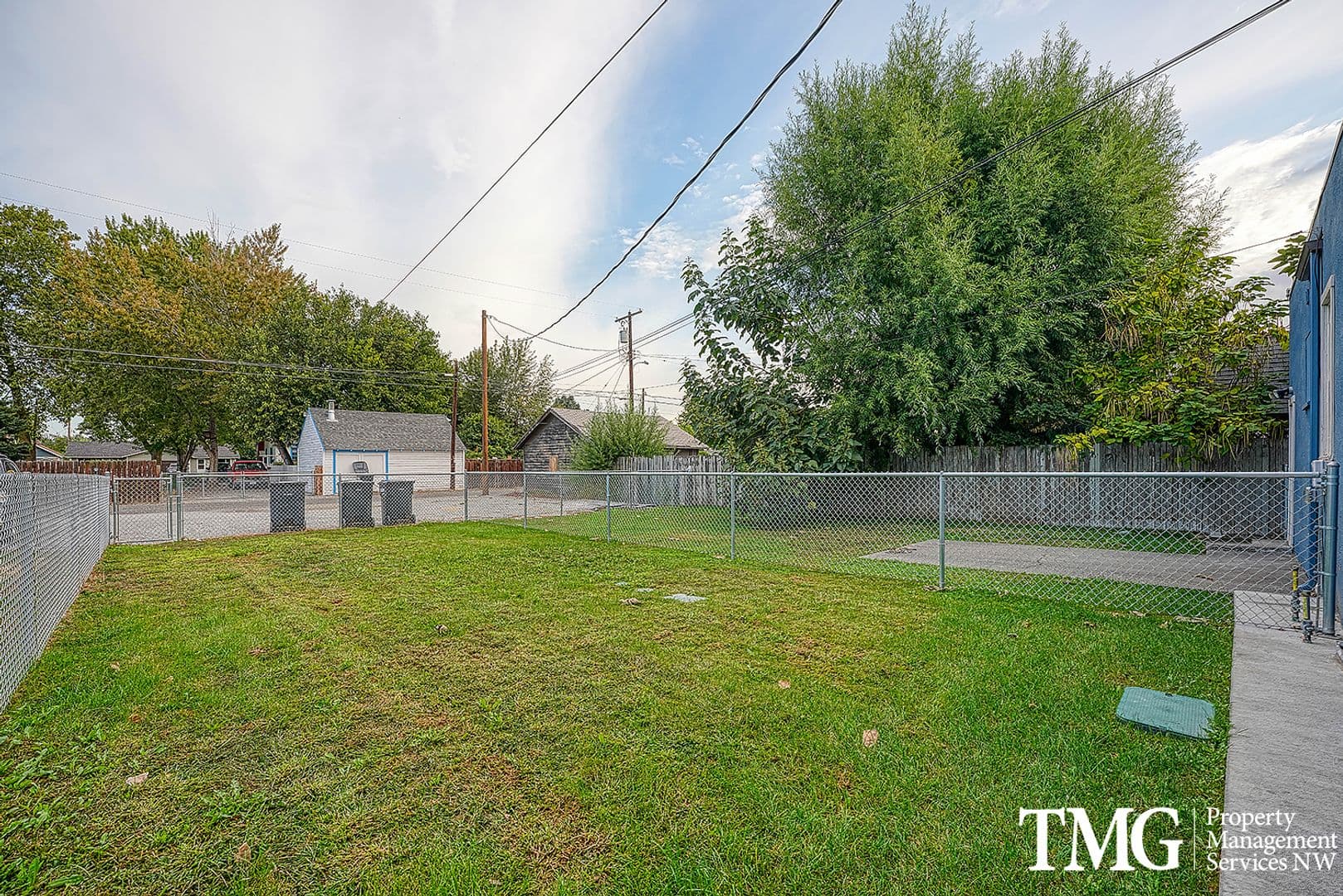 1 MONTH FREE ON A 12 MONTH LEASE! AFFORDABLE 3 BEDROOM, FULLY REMODELED! 22 of 25