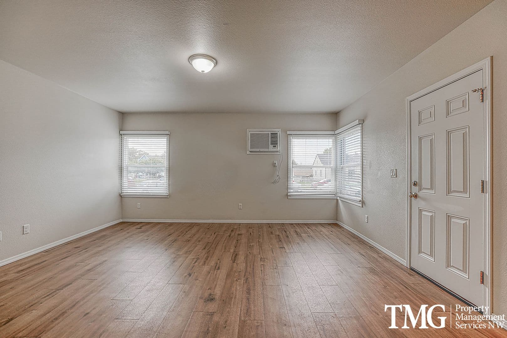 1 MONTH FREE ON A 12 MONTH LEASE! AFFORDABLE 3 BEDROOM, FULLY REMODELED! 4 of 25