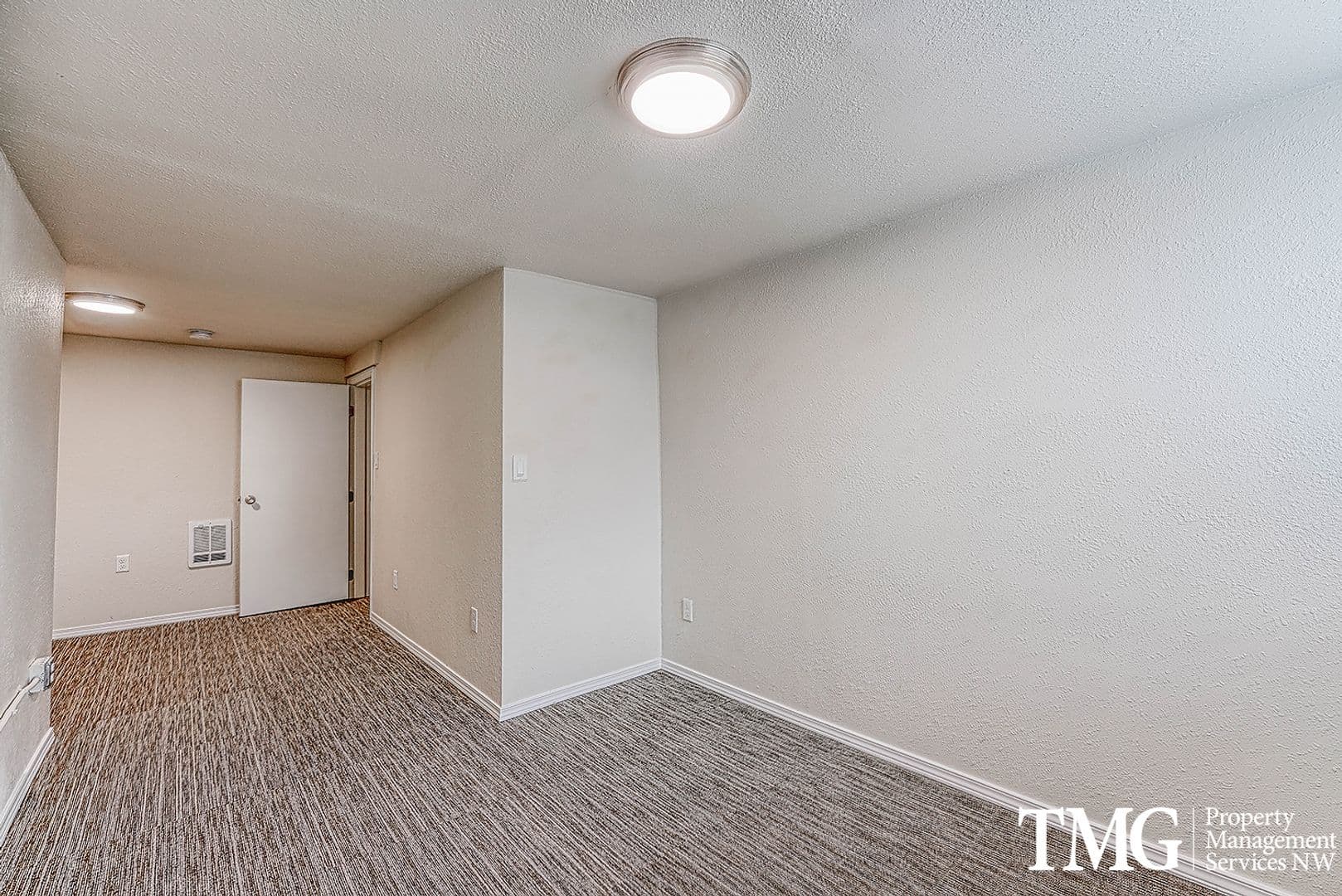 1 MONTH FREE ON A 12 MONTH LEASE! AFFORDABLE 3 BEDROOM, FULLY REMODELED! 17 of 25