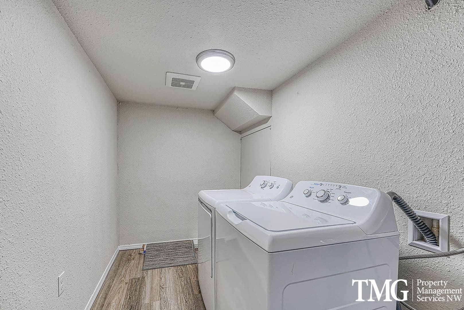 1 MONTH FREE ON A 12 MONTH LEASE! AFFORDABLE 3 BEDROOM, FULLY REMODELED! 19 of 25